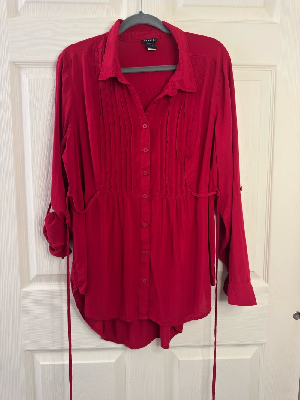 Torrid Size 2 2X Red Button Front Blouse Roll Tab Sleeve Rayon Collared Top